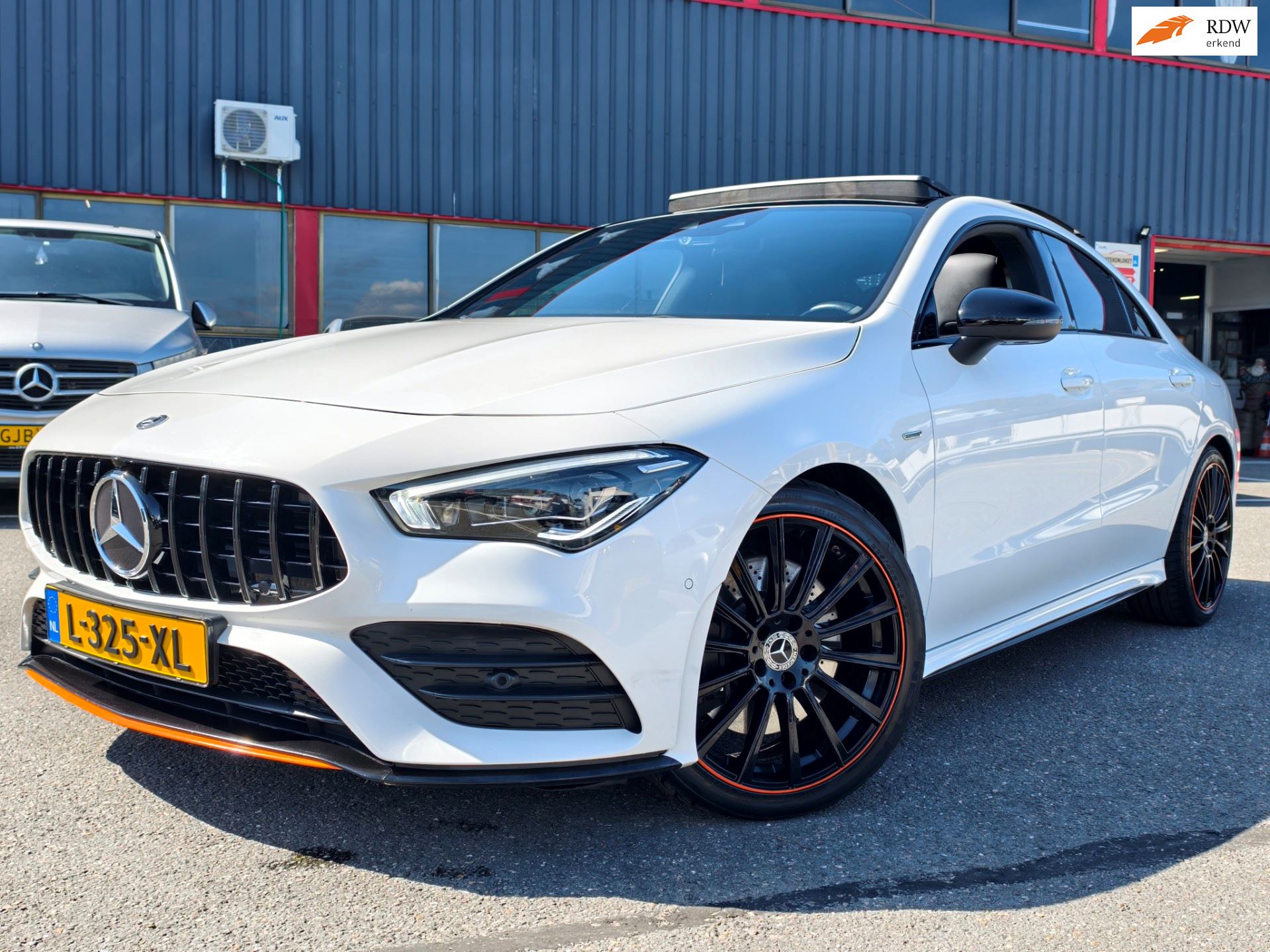 Mercedes-Benz CLA-klasse 250 Premium Plus // 4- MATIC / PANO / 225- PK / AMG / PREMIUM PLUS / BOMVOL