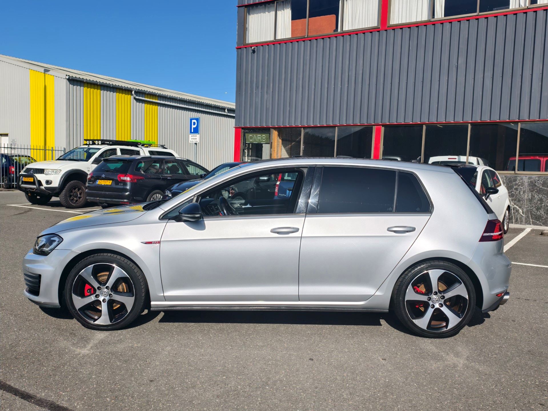 Volkswagen Golf 2.0 TSI GTI Performance // // AUTOMAAT / STOELVERWARMING / NAVI / XENON / SPORTSTOELEN / CAMERA